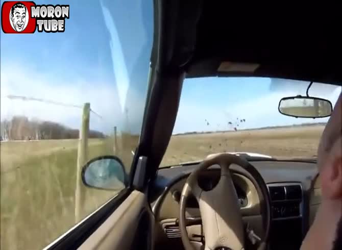 Video :He falls asleep while driving, which is a sign of narcolepsy